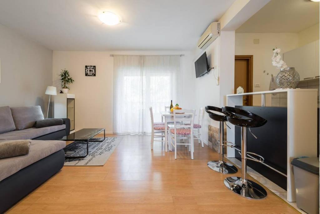 Hotel Super Horizont -Free Parking And Jaccuzzi Stobreč Exterior foto
